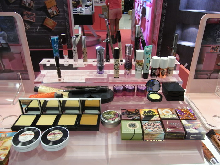 HK_TST_Harbour_City_Cosmetic_products_booth_Aug%202012.JPG